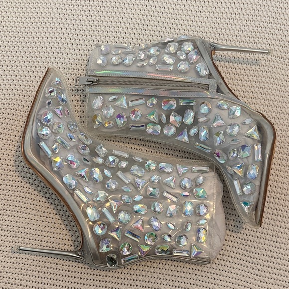 Steve Madden Silver Ankle Boots with Crystal Embellishments - Picture 1 of 4
